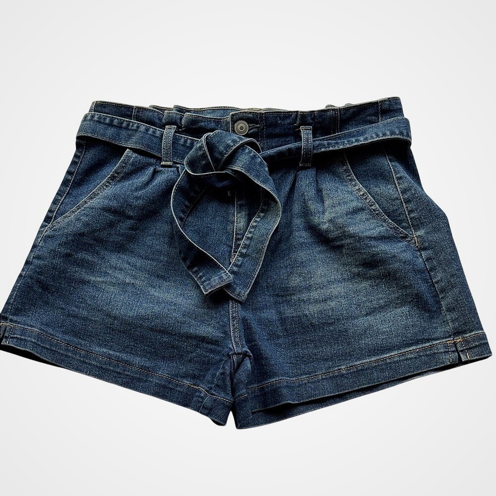 Denim Tie-Front Shorts Women's Size M (7-9) Belted No Boundaries Travel Nice